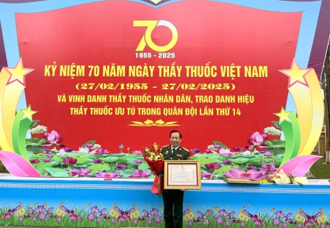 PGS.TS.BS Nguyễn Anh Tuấn nhận danh hiệu Thầy thuốc ưu tú